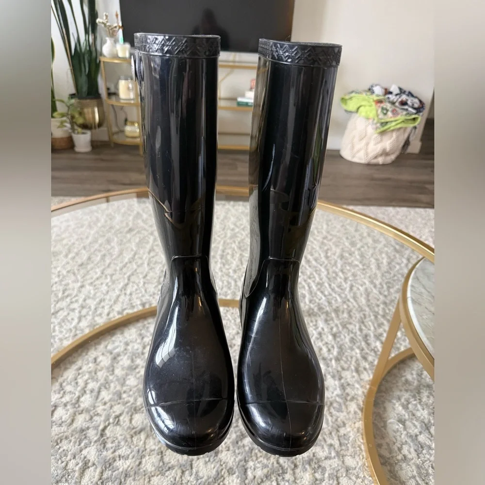 UGG WOMEN'S SHAYE RAIN BOOTS - ROUND TOE, SHEEP/LAMB FUR LINED, 7 US